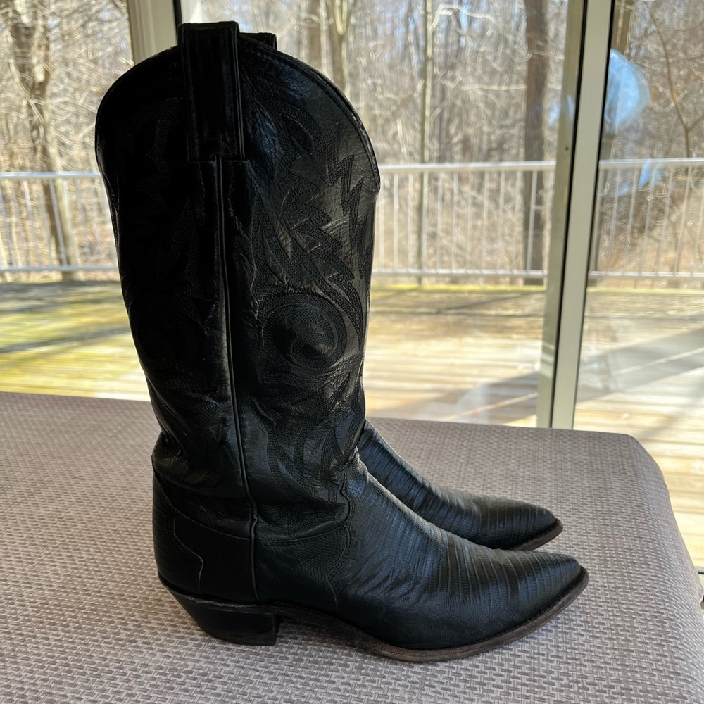 Justin Brand, black leather, embossed, size 8.5B, cowboy boots. Style #4786.